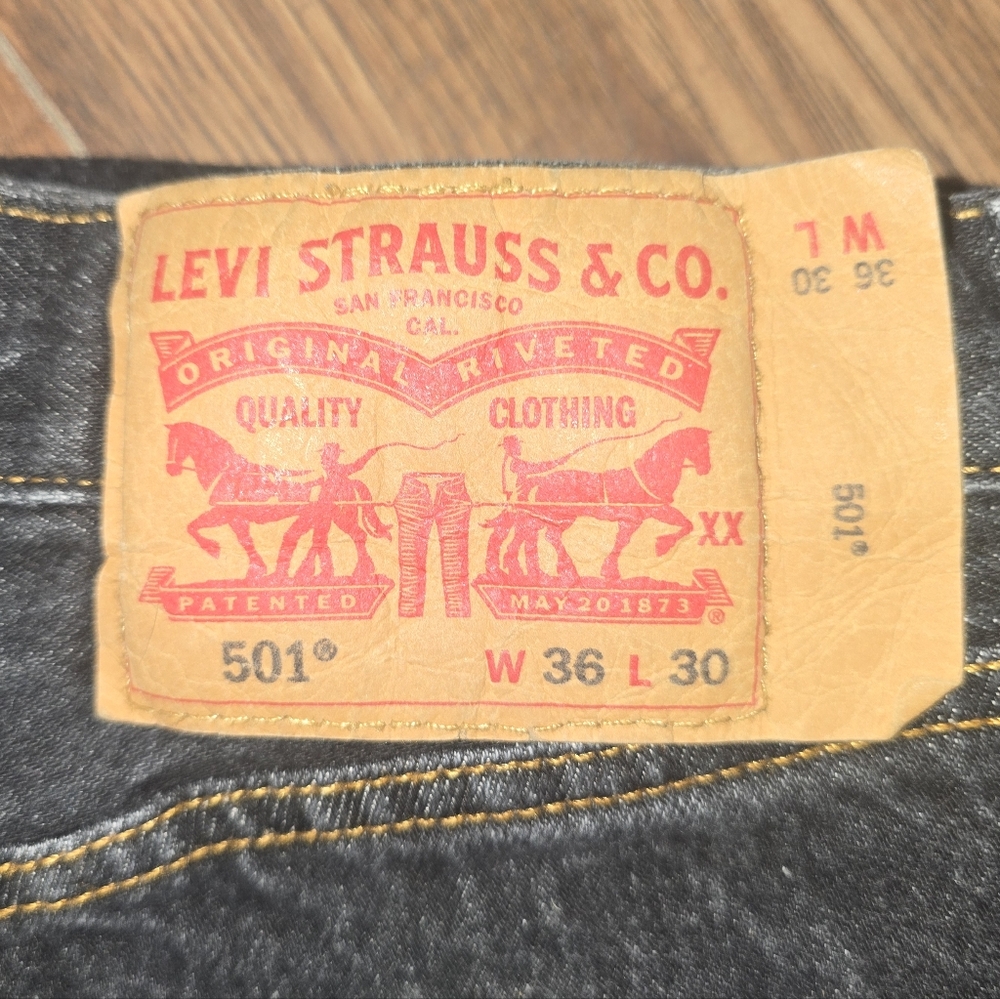501 Levi's Jeans - Picture 2 of 6